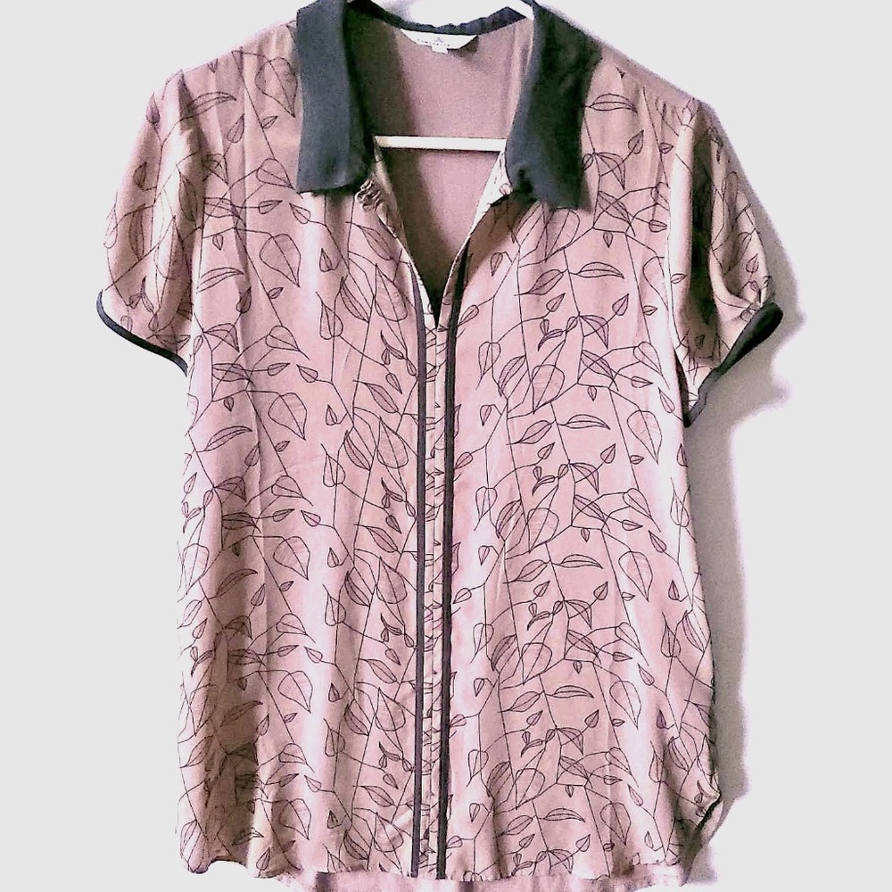 CAMBER & GRACE Soft Pink Floral Print Moka Trim Short Sleeve Top Blouse size Med